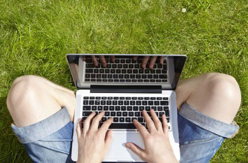 How to use your laptop in the sunshine